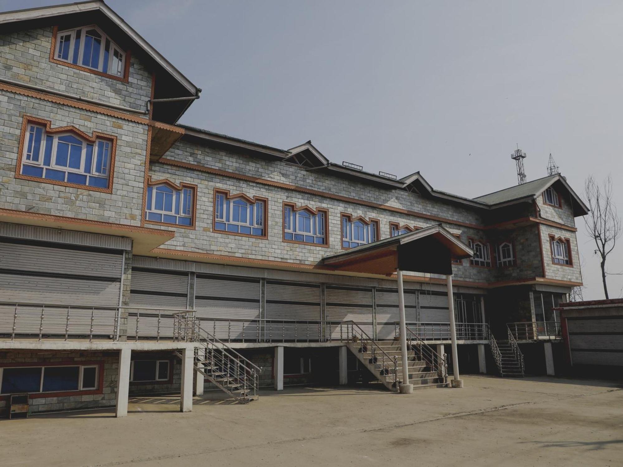 OYO 70586 Hotel Sobo Central Srīnagar Exterior foto