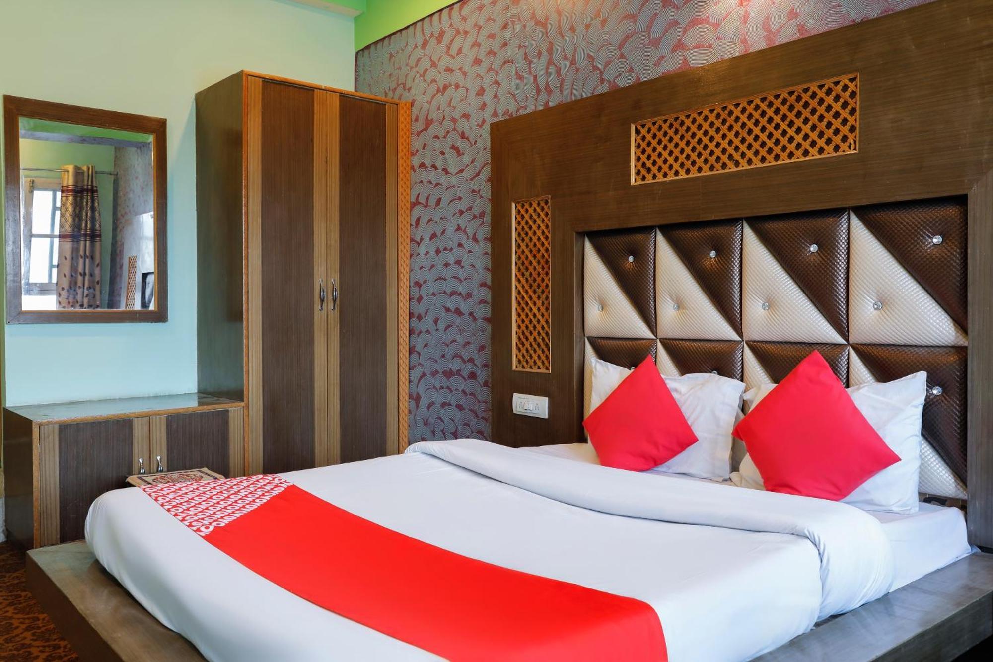 OYO 70586 Hotel Sobo Central Srīnagar Exterior foto