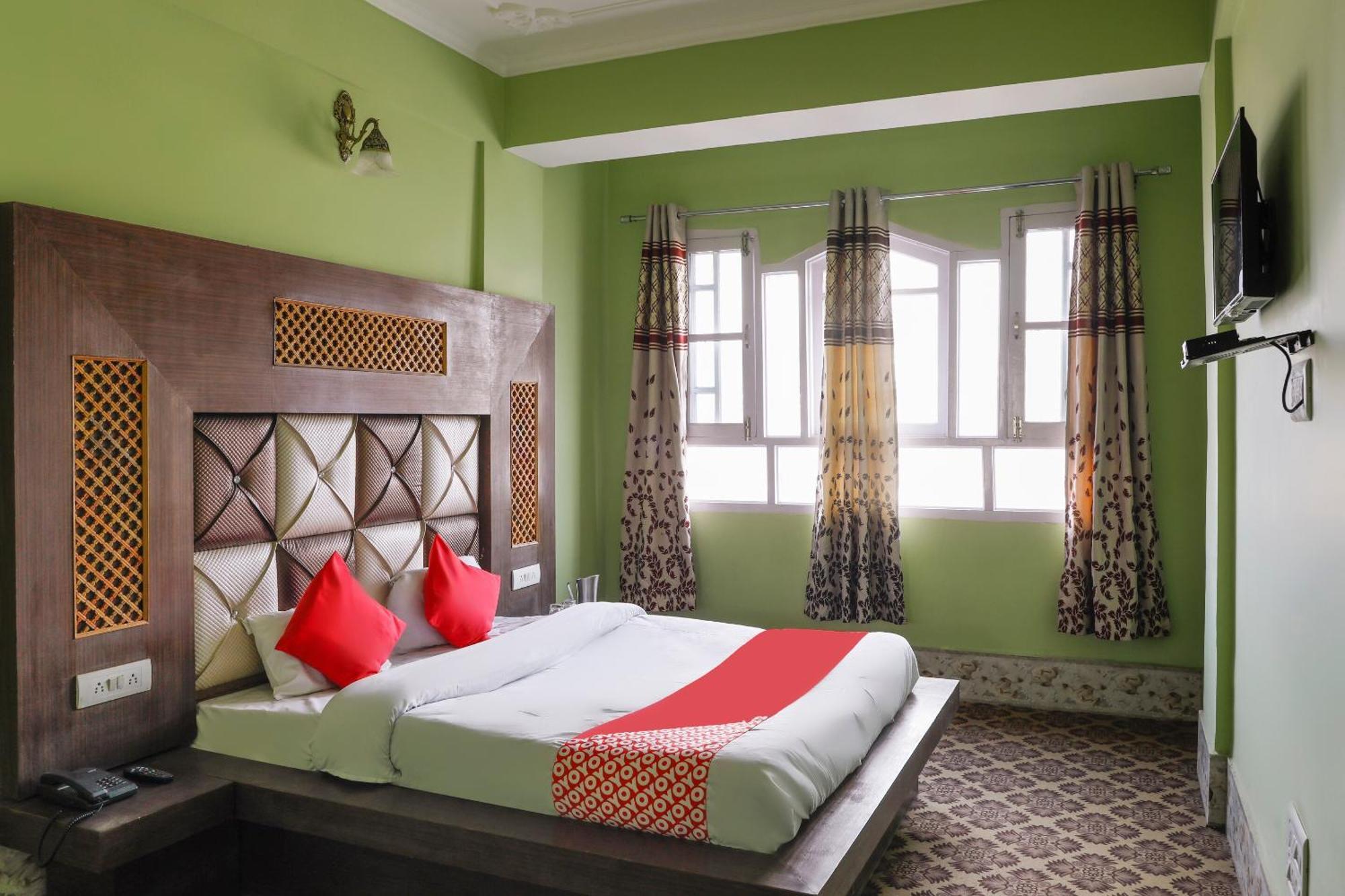 OYO 70586 Hotel Sobo Central Srīnagar Exterior foto
