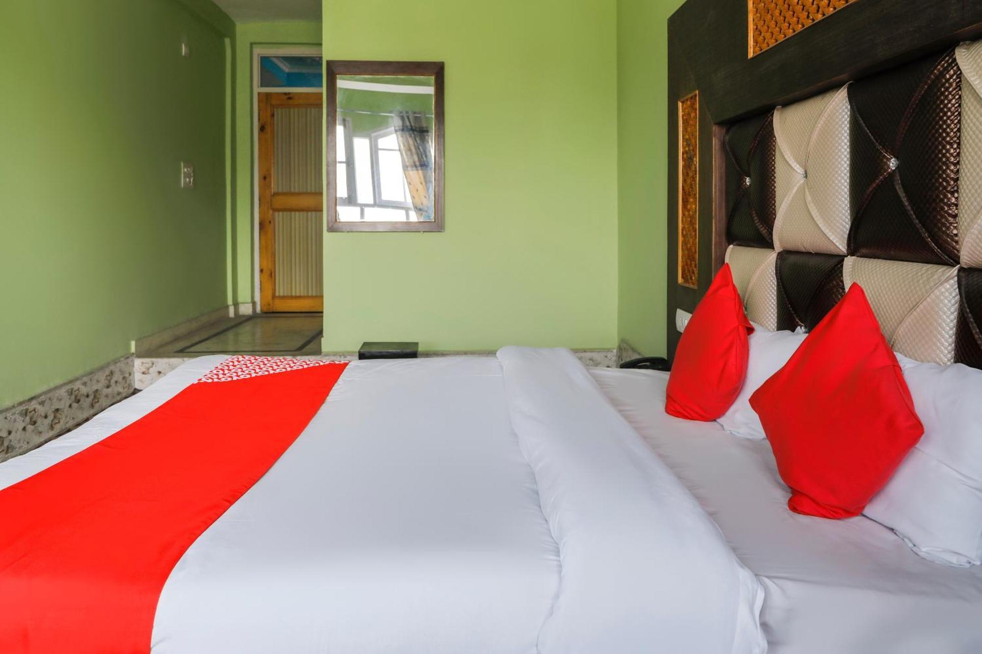 OYO 70586 Hotel Sobo Central Srīnagar Exterior foto