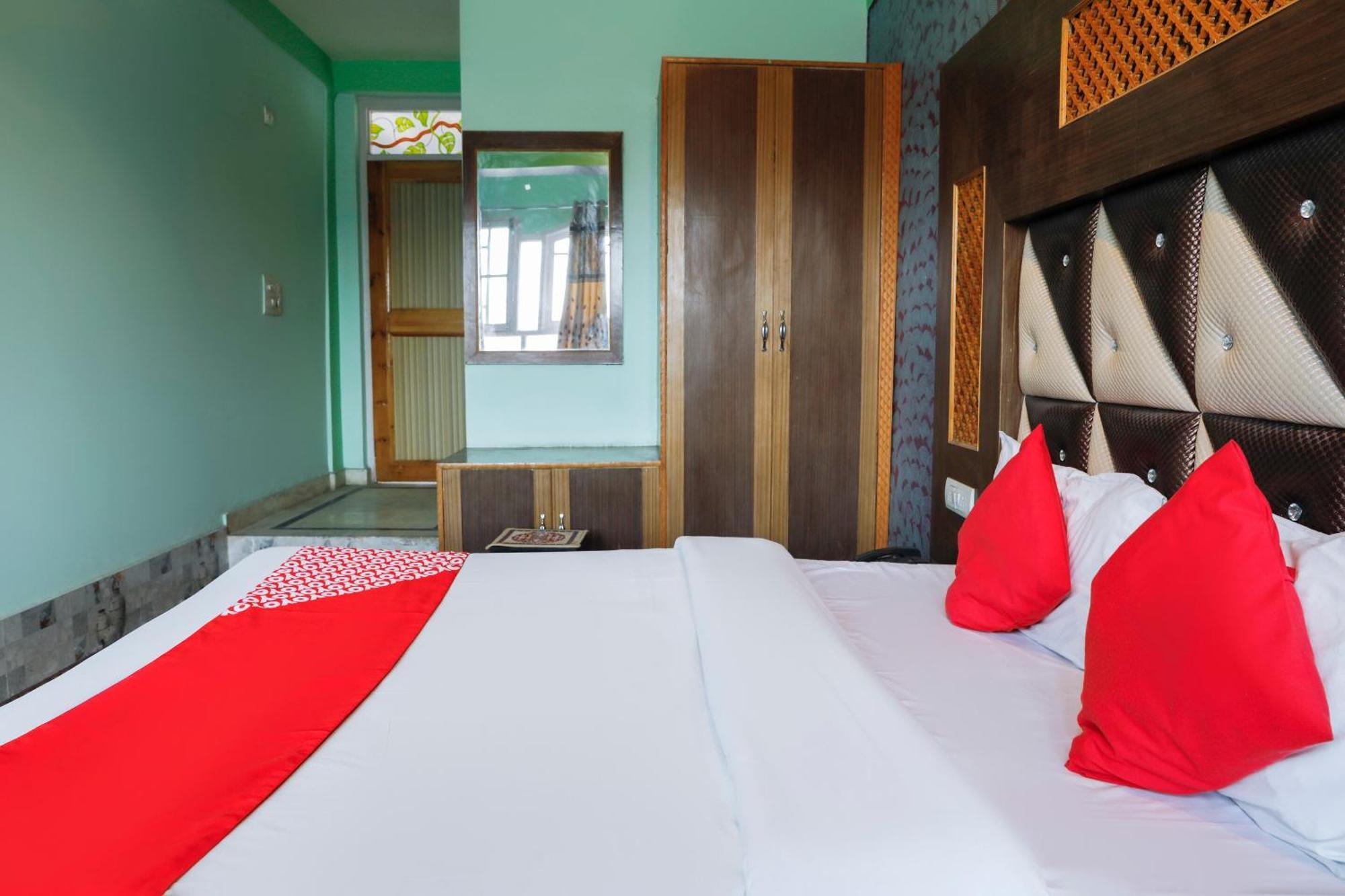 OYO 70586 Hotel Sobo Central Srīnagar Exterior foto