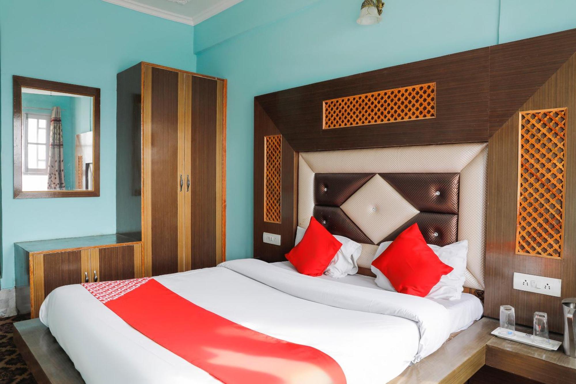 OYO 70586 Hotel Sobo Central Srīnagar Exterior foto