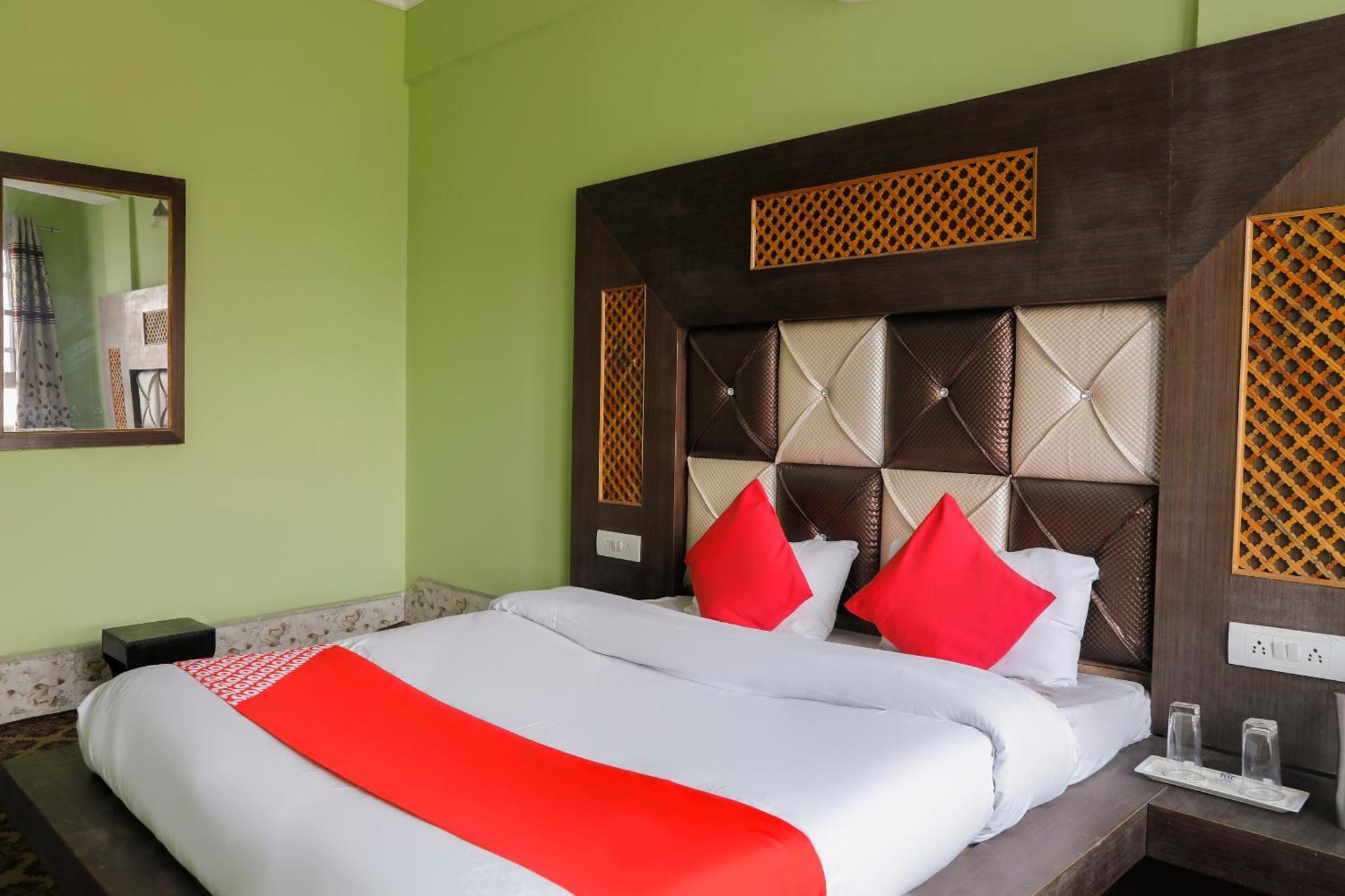 OYO 70586 Hotel Sobo Central Srīnagar Exterior foto