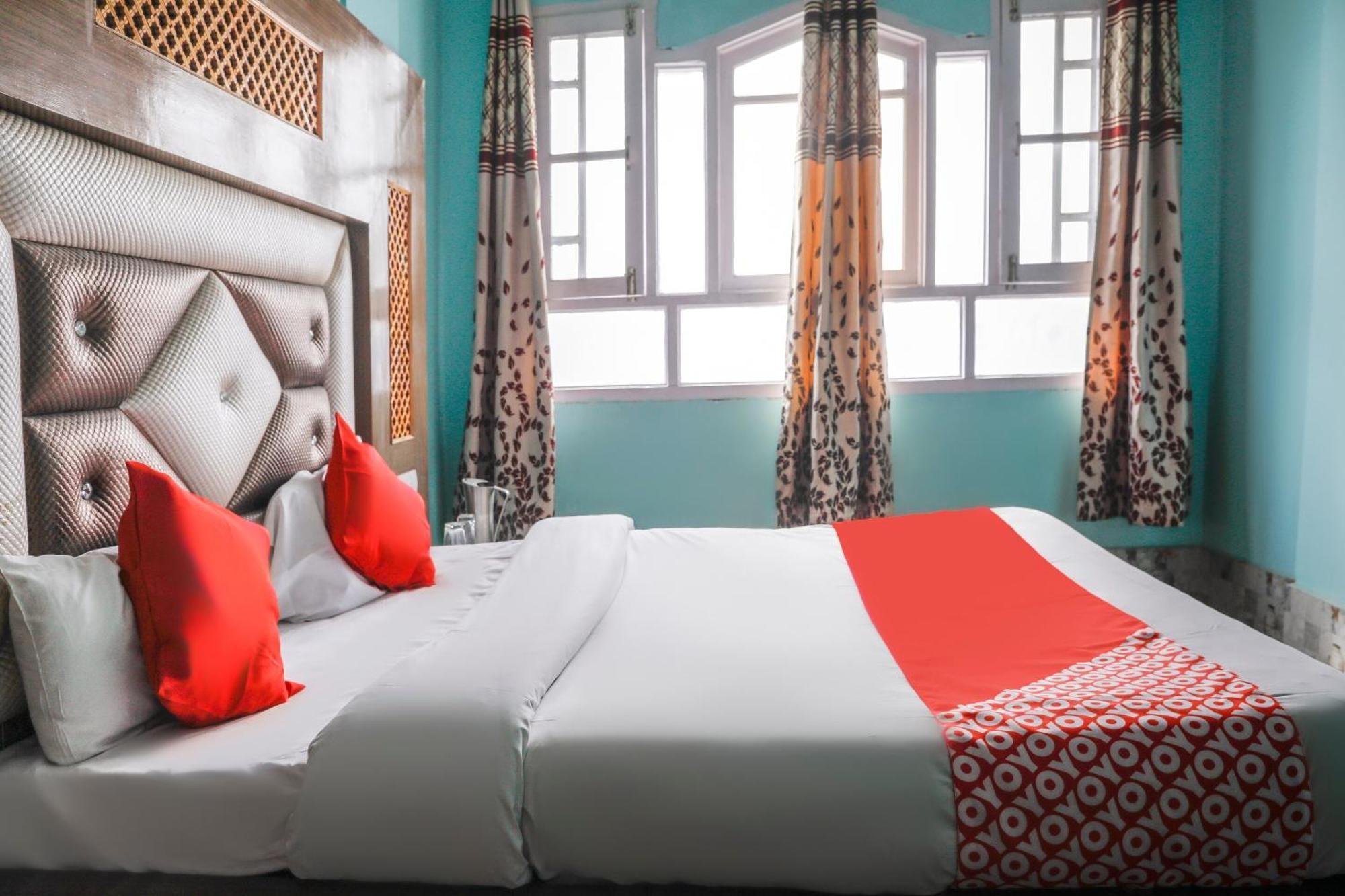 OYO 70586 Hotel Sobo Central Srīnagar Exterior foto
